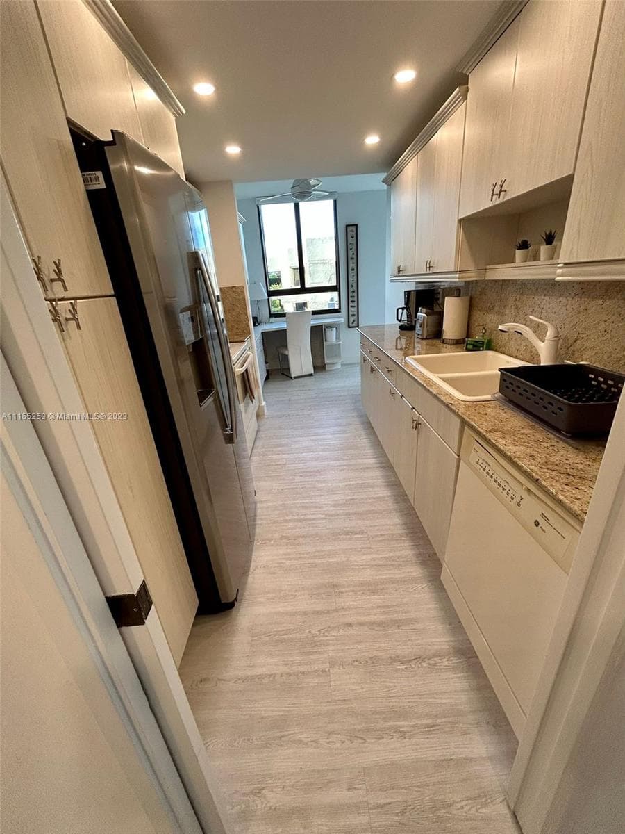 101 Crandon Blvd # 473, Key Biscayne FL 33149 — 23