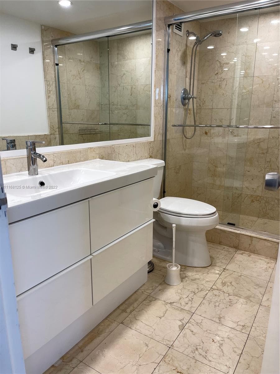 5161 Collins Ave # 914, Miami Beach FL 33140 — 7