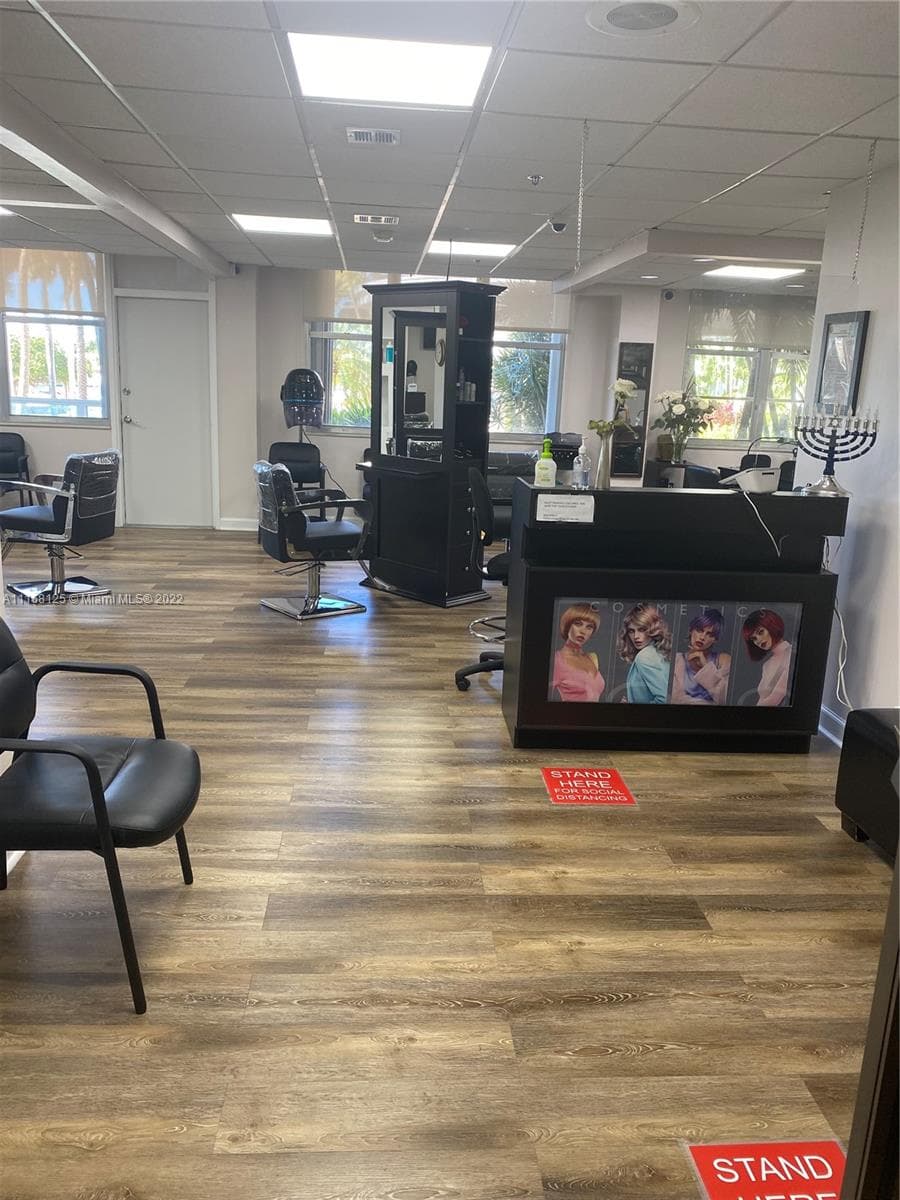 5161 Collins Ave # 914, Miami Beach FL 33140 — 32