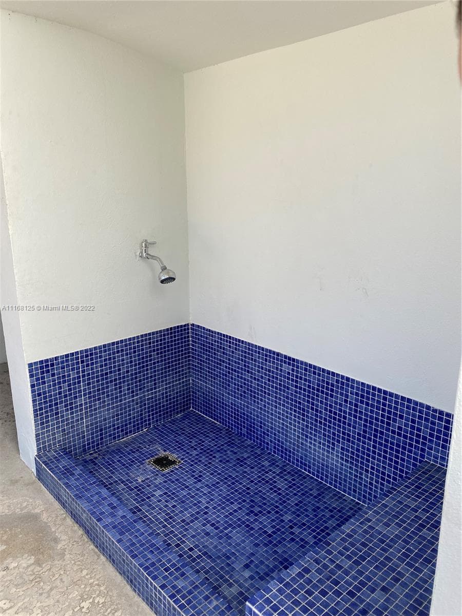 5161 Collins Ave # 914, Miami Beach FL 33140 — 24