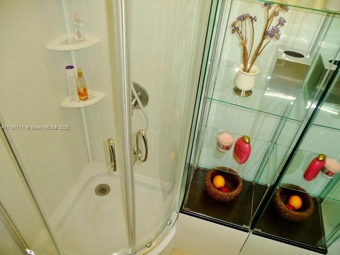 100 Lincoln Rd # 1642, Miami Beach FL 33139 — 18
