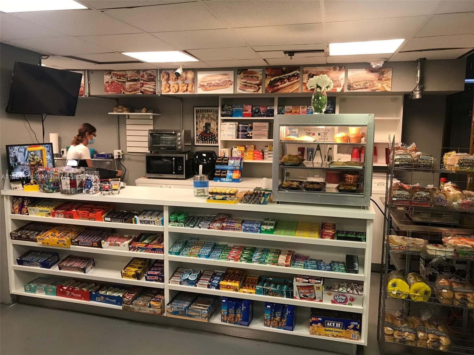 100 Lincoln Rd # 1642, Miami Beach FL 33139 — 35