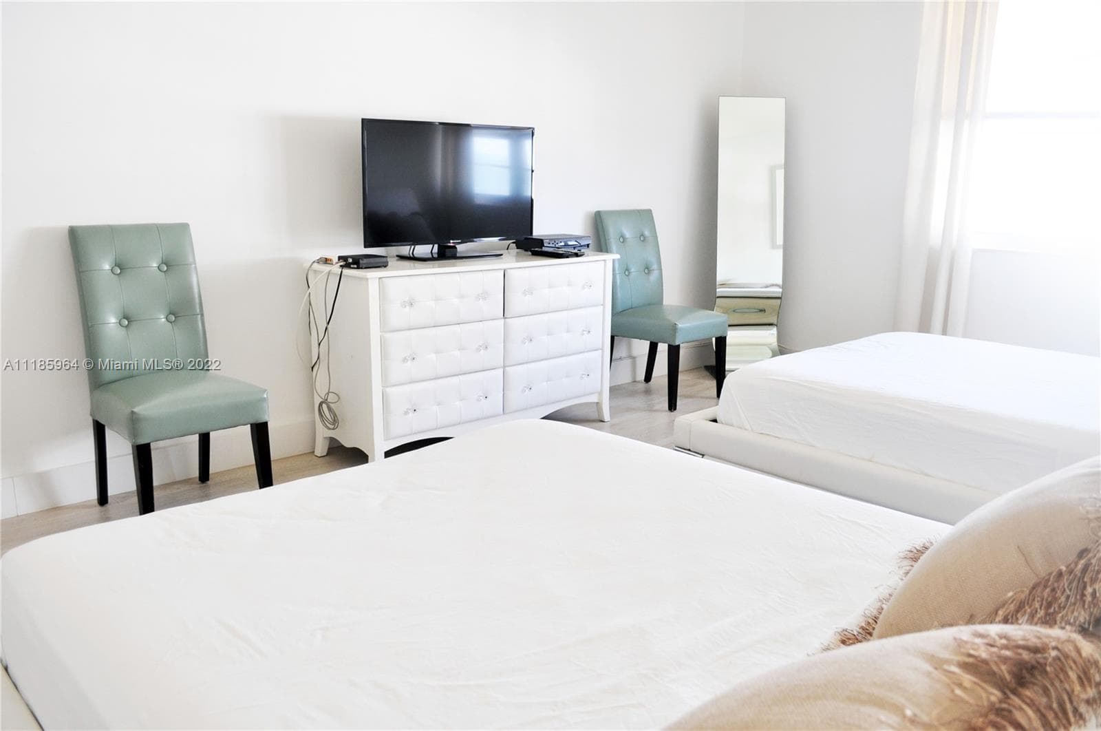 100 Lincoln Rd # 910, Miami Beach FL 33139 — 6
