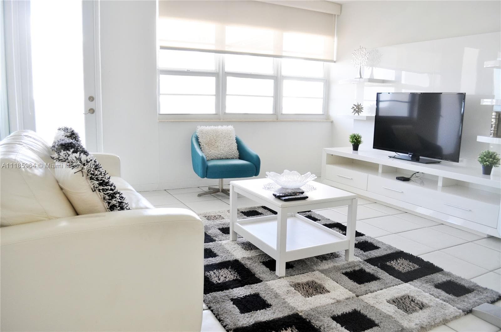 100 Lincoln Rd # 910, Miami Beach FL 33139 — 1