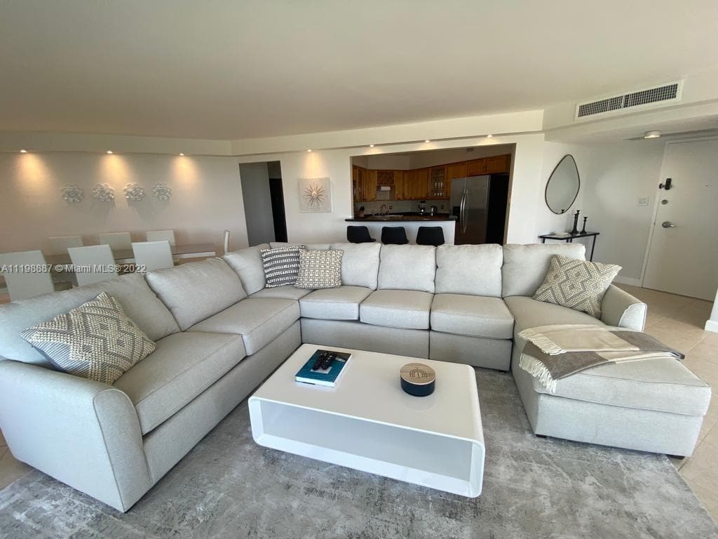 5151 Collins Ave # 531, Miami Beach FL 33140 — 6