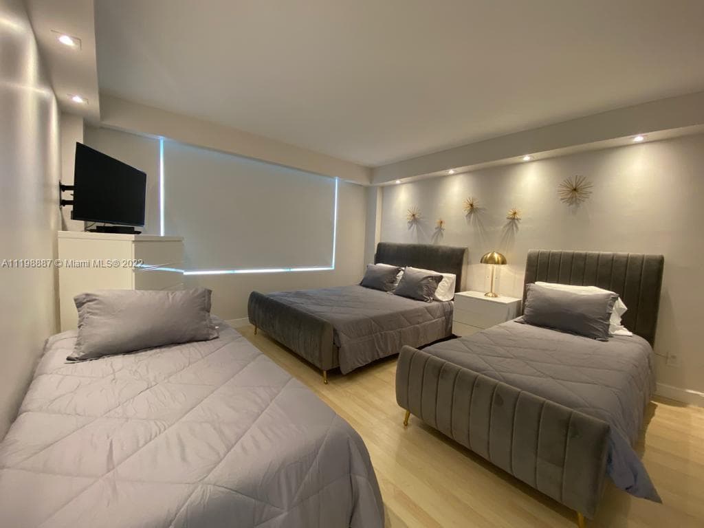 5151 Collins Ave # 531, Miami Beach FL 33140 — 11
