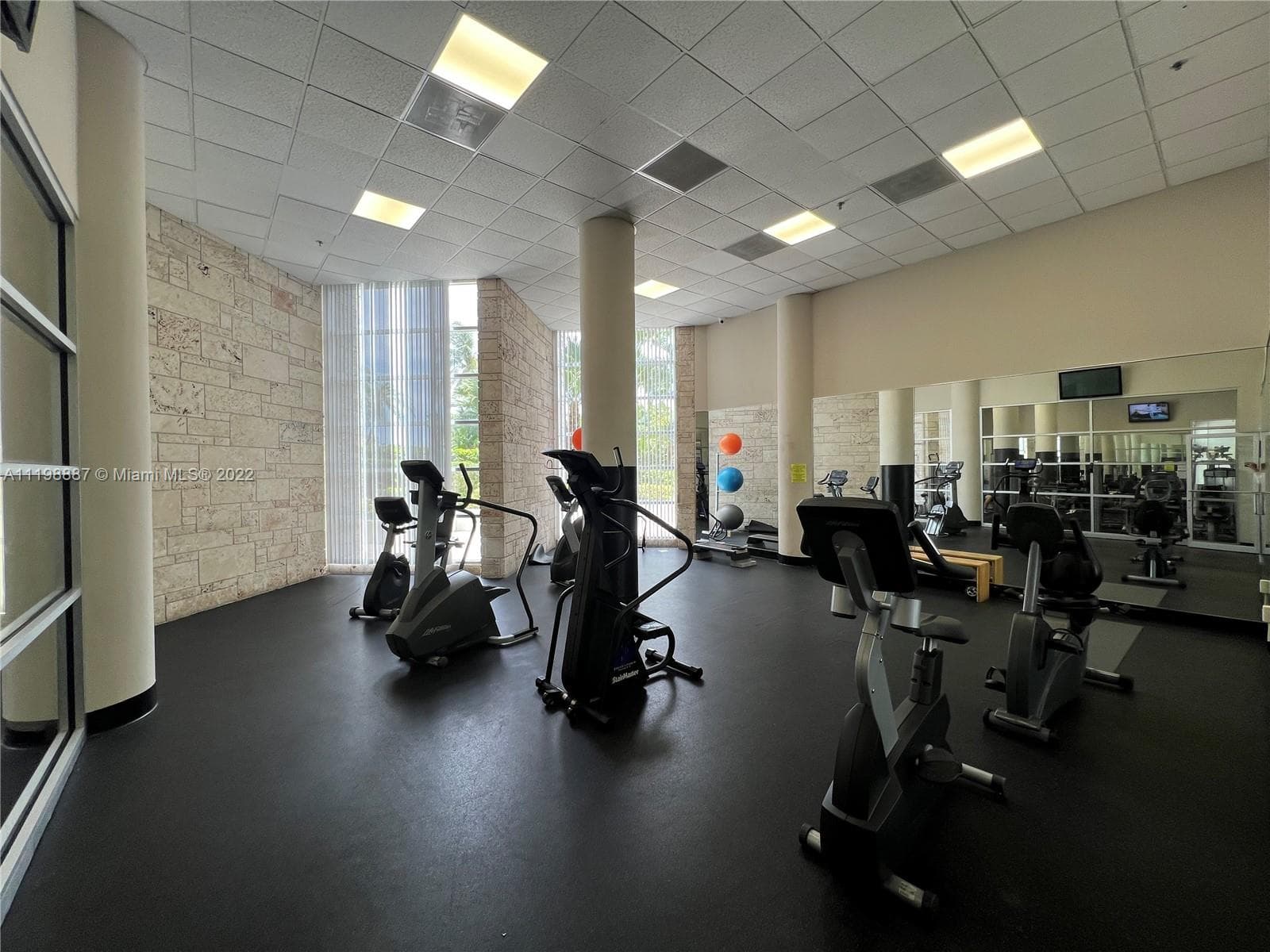 5151 Collins Ave # 531, Miami Beach FL 33140 — 40