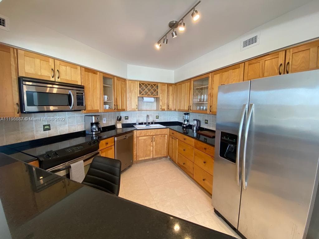 5151 Collins Ave # 531, Miami Beach FL 33140 — 8