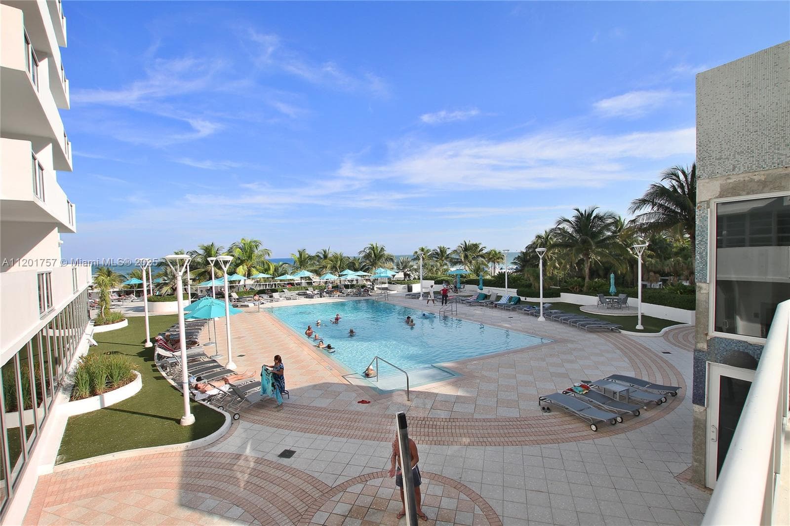 100 Lincoln Rd # 940, Miami Beach FL 33139 — 24