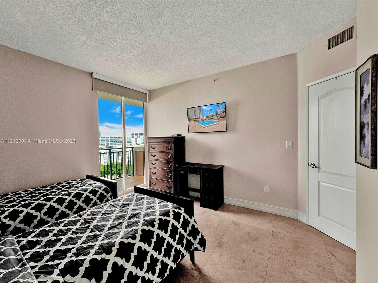 17555 Atlantic Blvd # 806, Sunny Isles Beach FL 33160 — 23