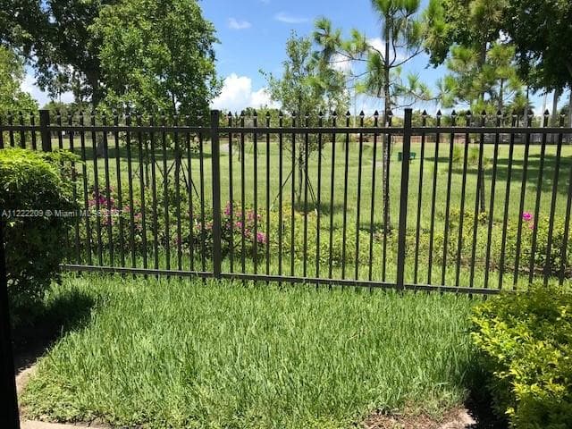317 NE 194th Ln # 317, Miami FL 33179 — 10