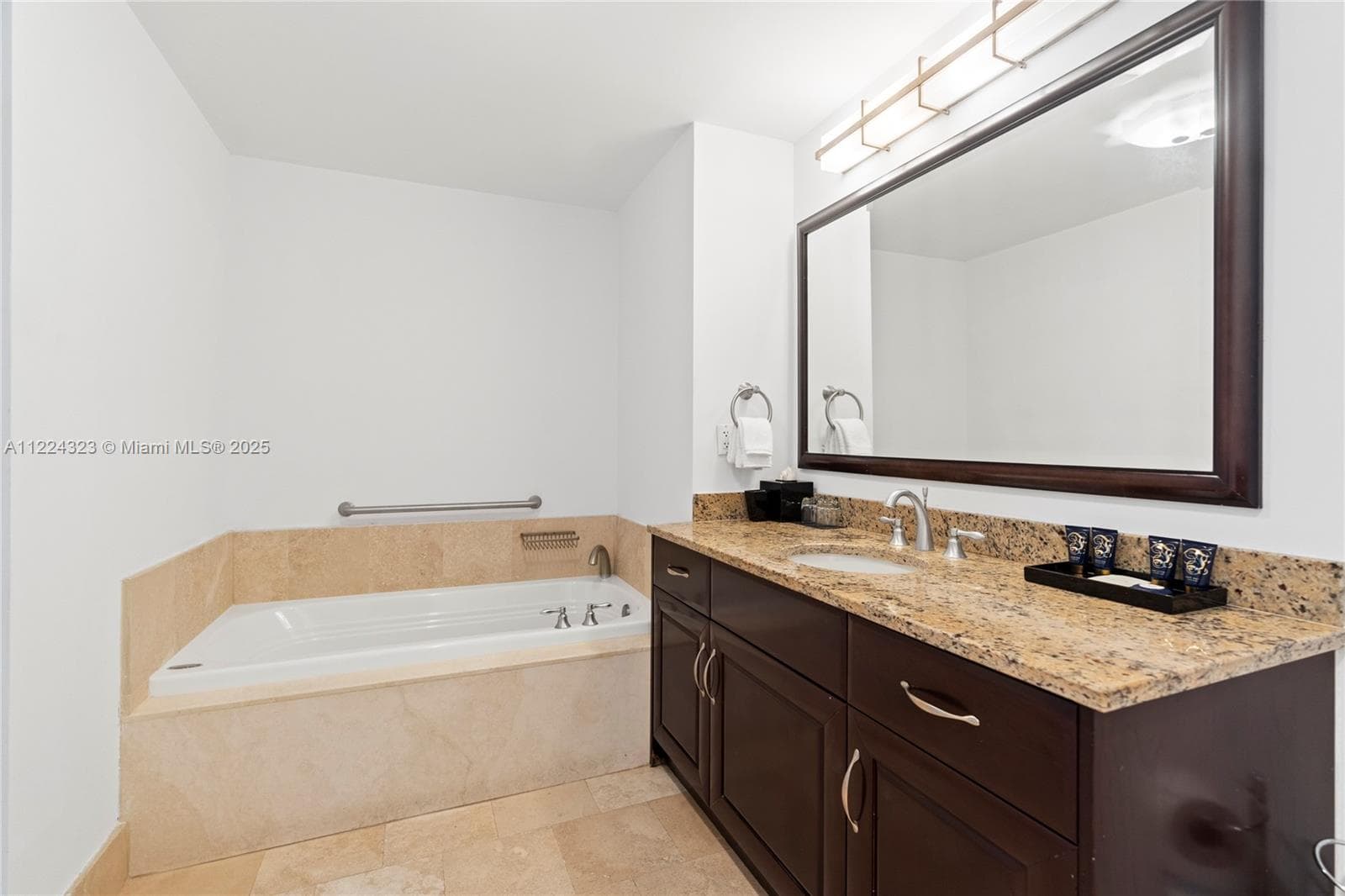 4401 COLLINS AV, Miami Beach FL 33140 — 42