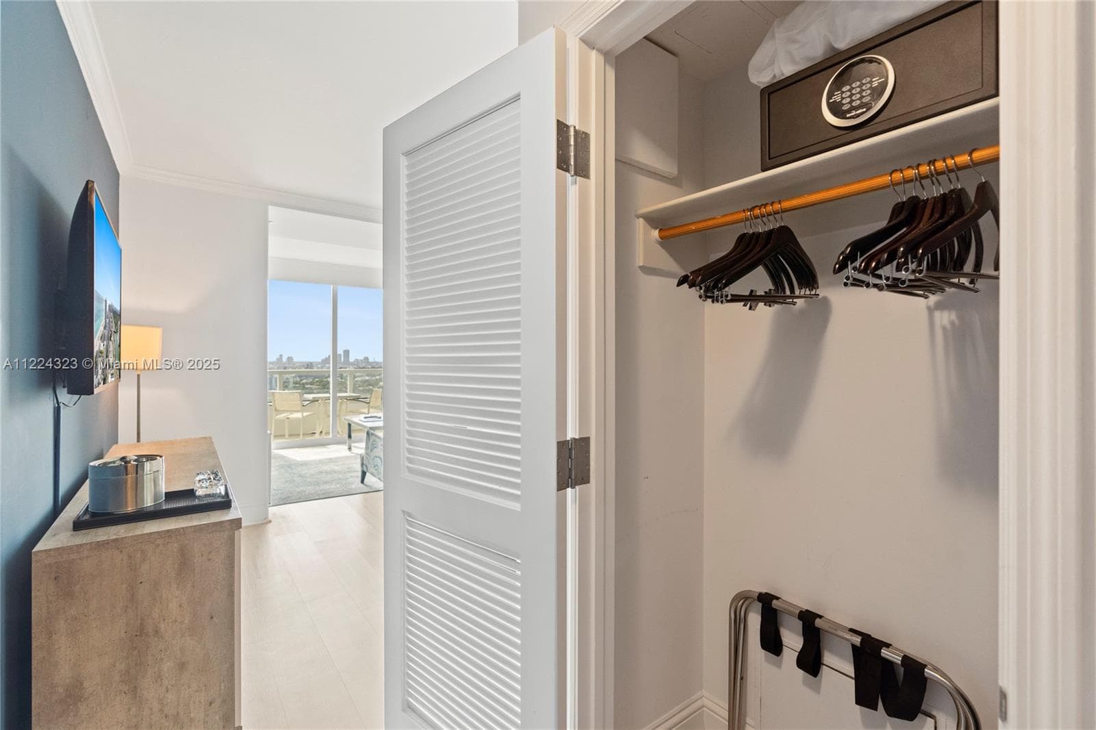 4401 COLLINS AV, Miami Beach FL 33140 — 45