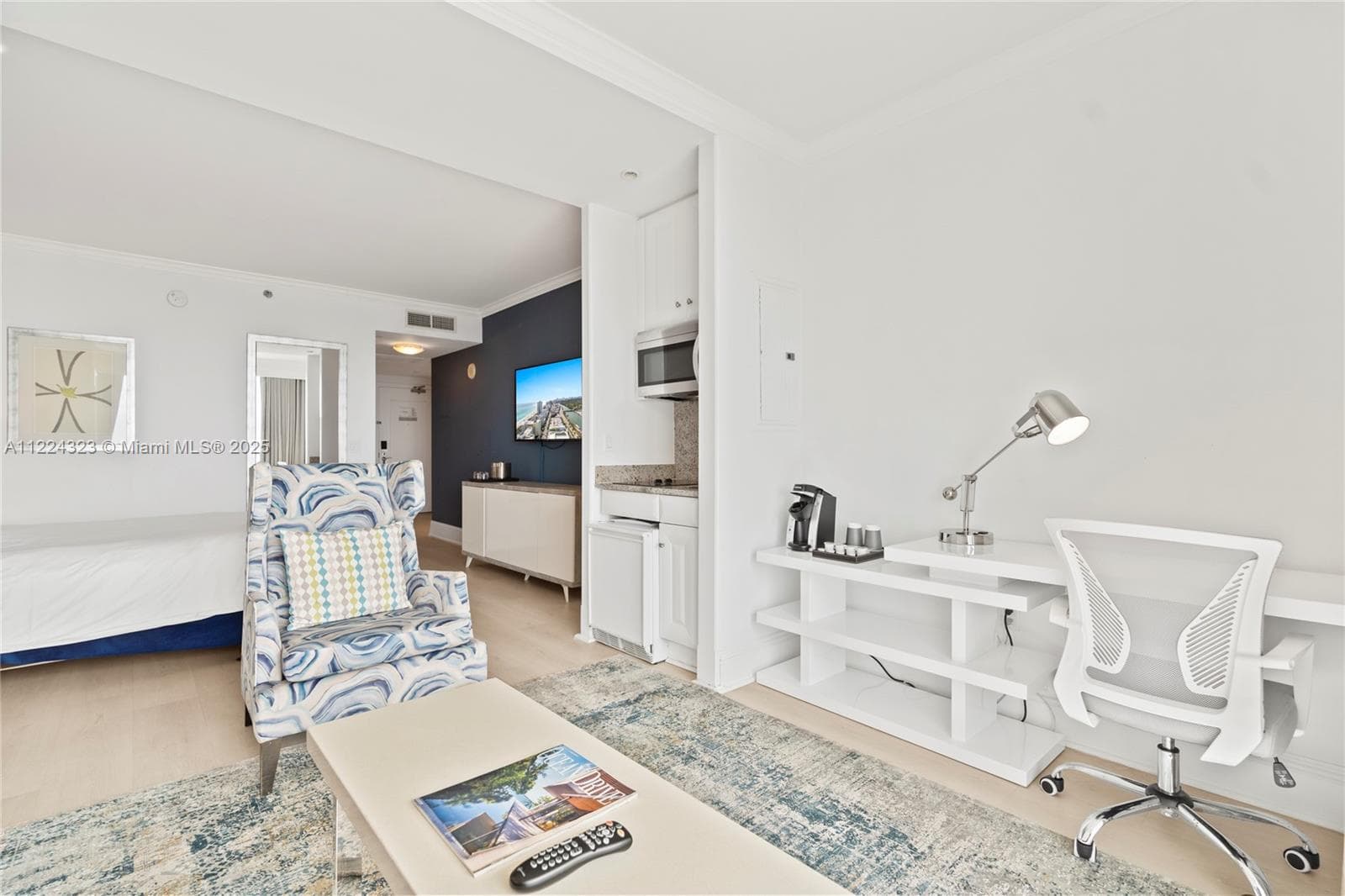 4401 COLLINS AV, Miami Beach FL 33140 — 35