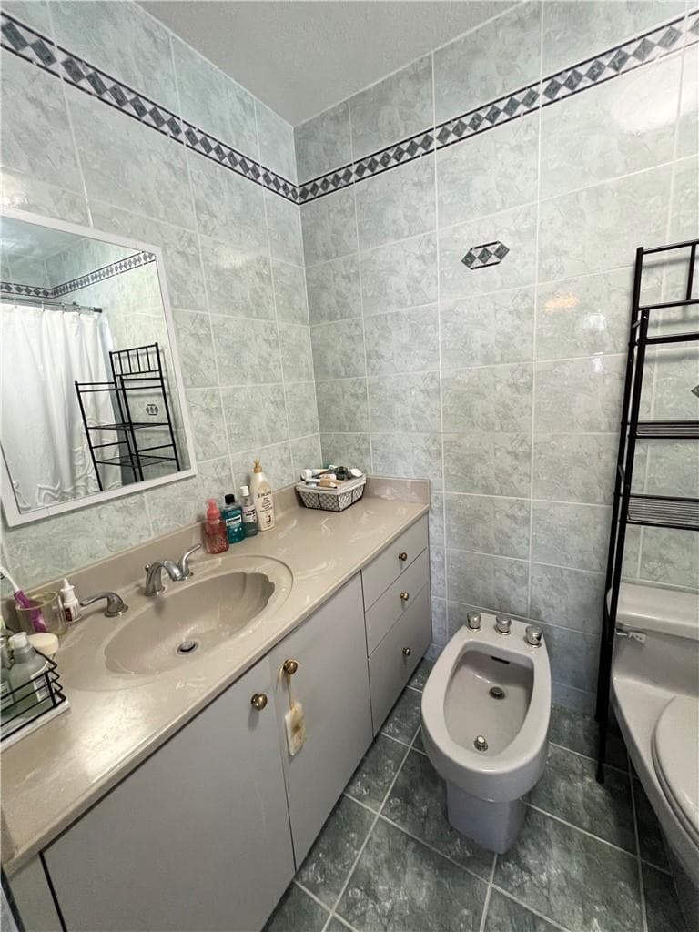 225 E 41st Street, Hialeah FL 33013 — 13