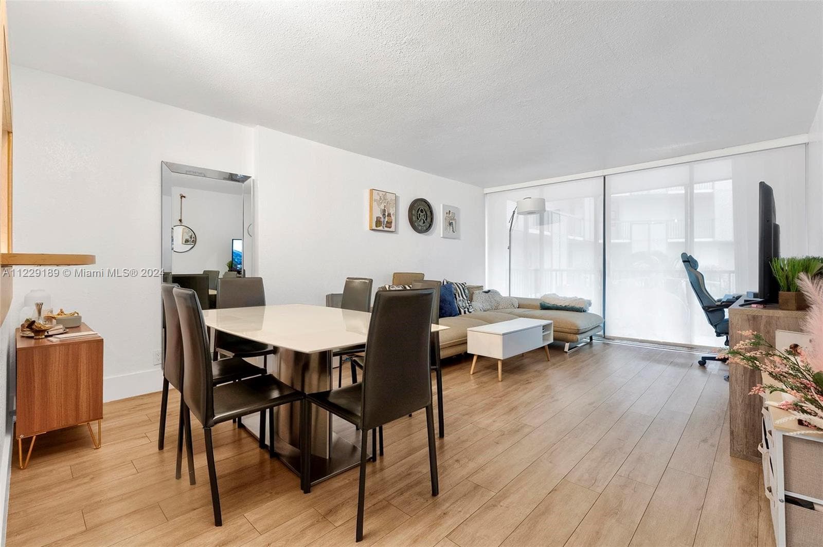 3401 N Country Club Dr # 406, Aventura FL 33180 — 22