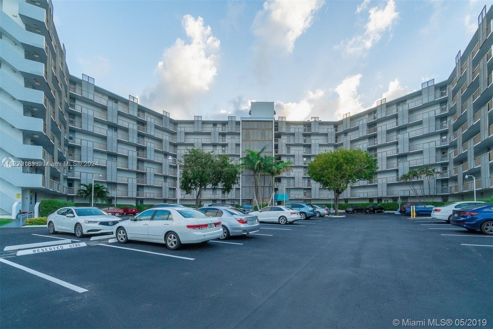3401 N Country Club Dr # 406, Aventura FL 33180 — 3