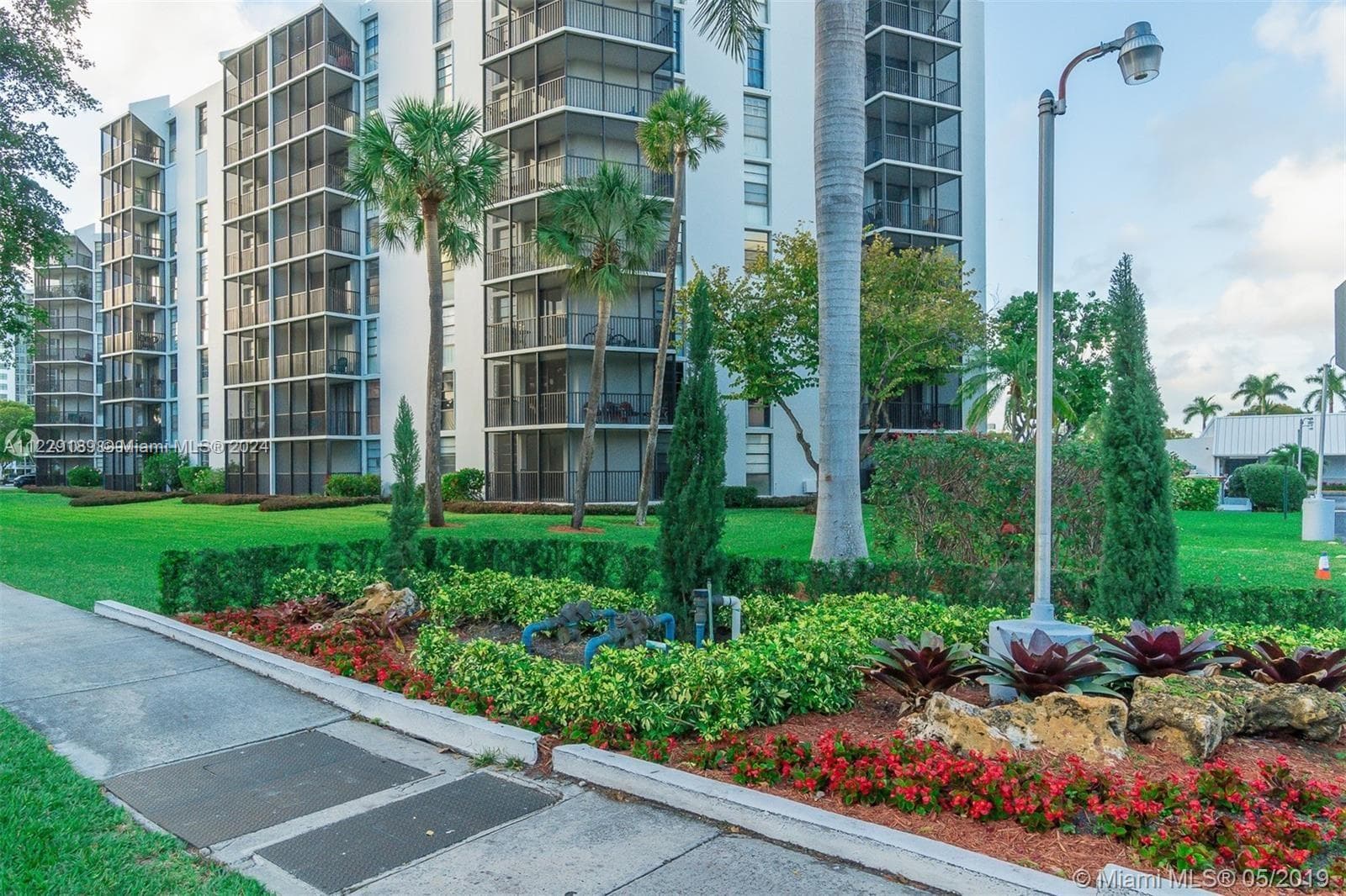 3401 N Country Club Dr # 406, Aventura FL 33180 — 33
