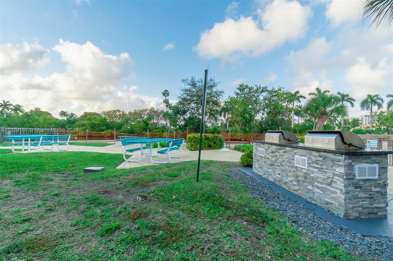 3401 N Country Club Dr # 406, Aventura FL 33180 — 35