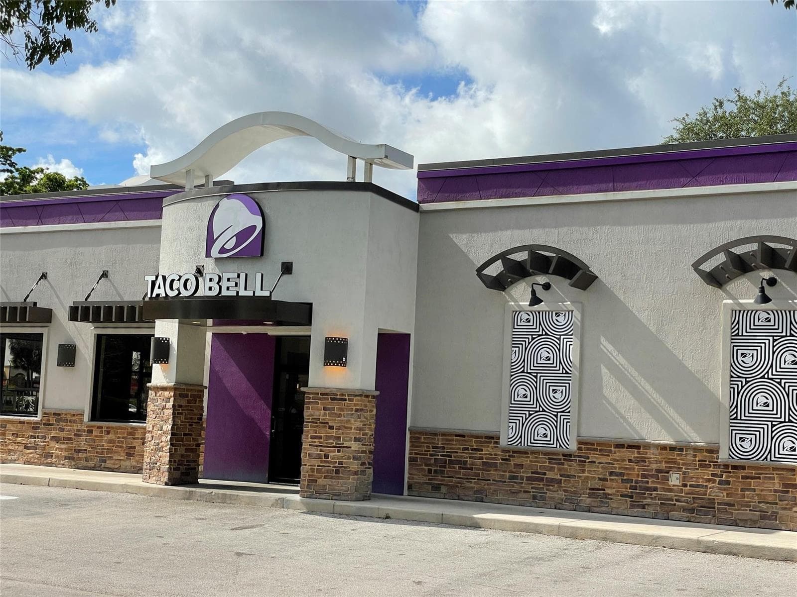 18606 NW 67th Avenue, Hialeah FL 33015 — 30