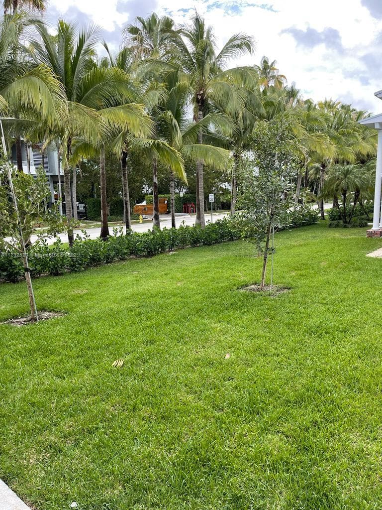 100 Sunrise Dr # 25, Key Biscayne FL 33149 — 2