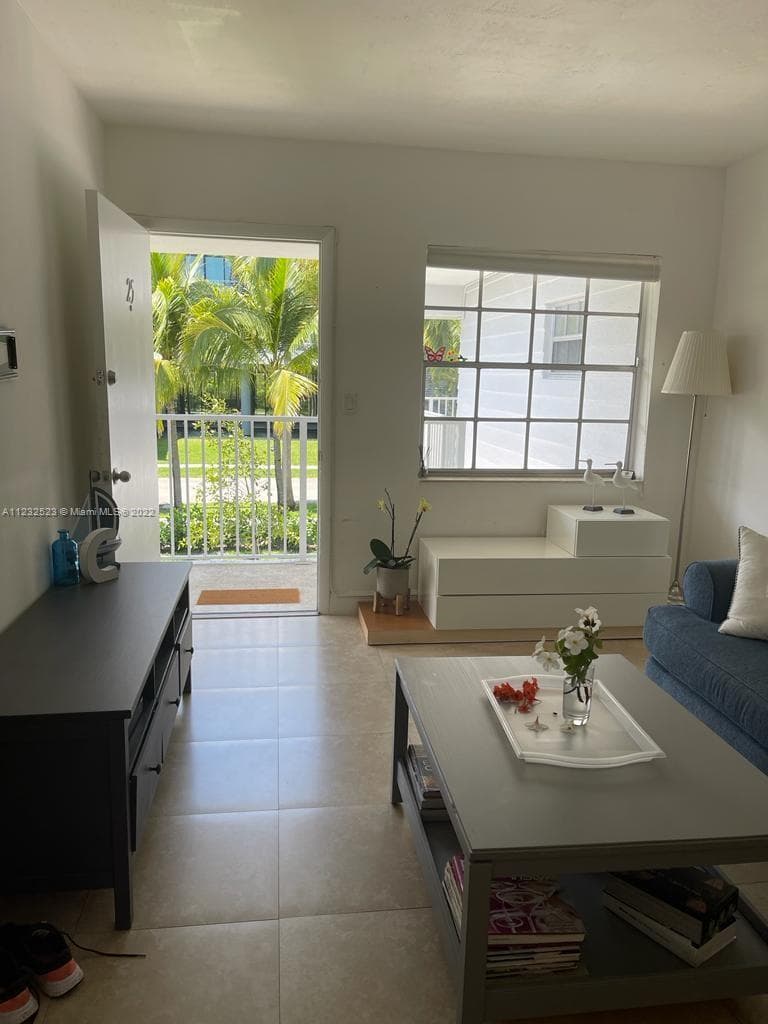100 Sunrise Dr # 25, Key Biscayne FL 33149 — 3