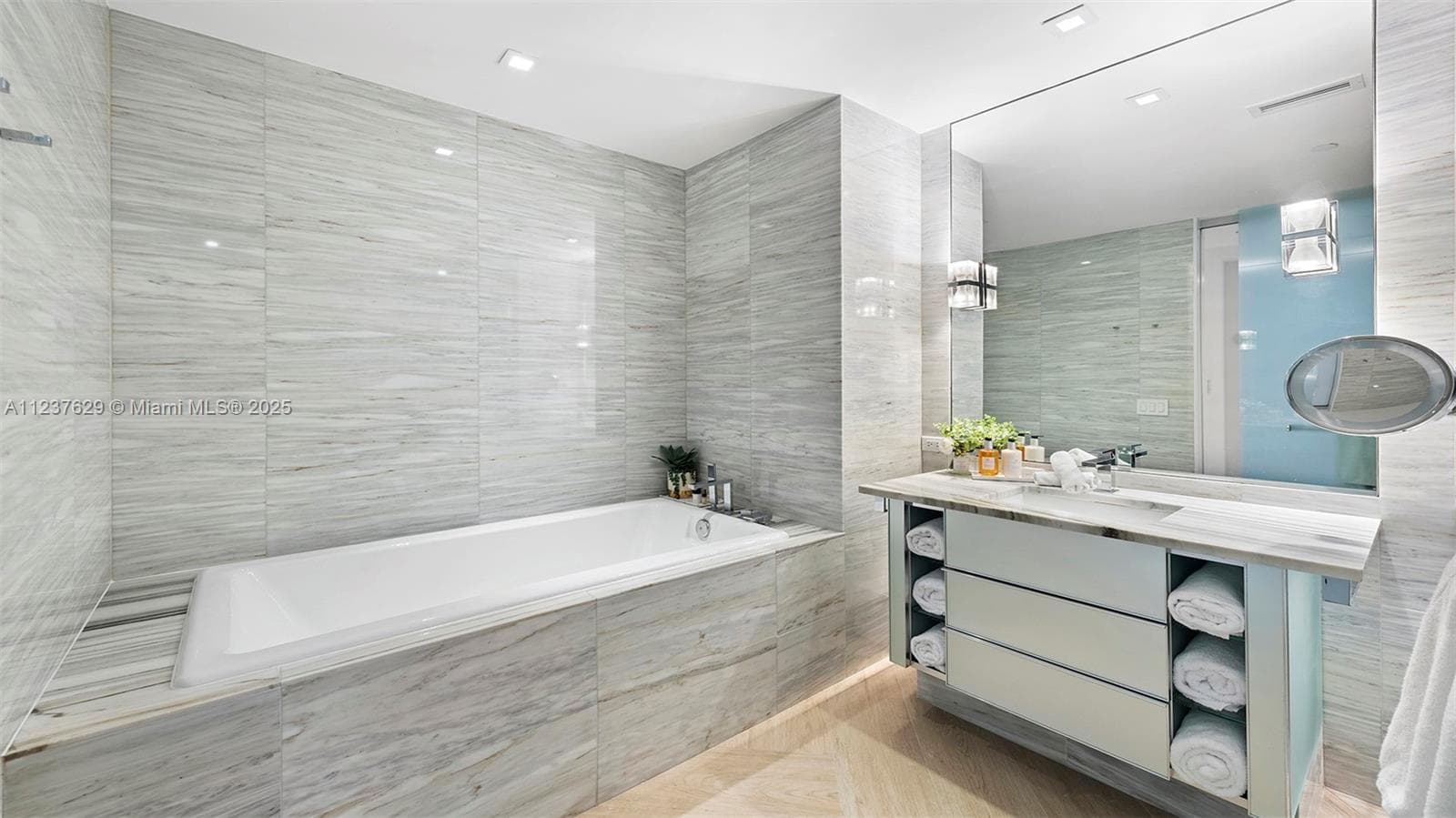 2201 Collins Ave # 804, Miami Beach FL 33139 — 26