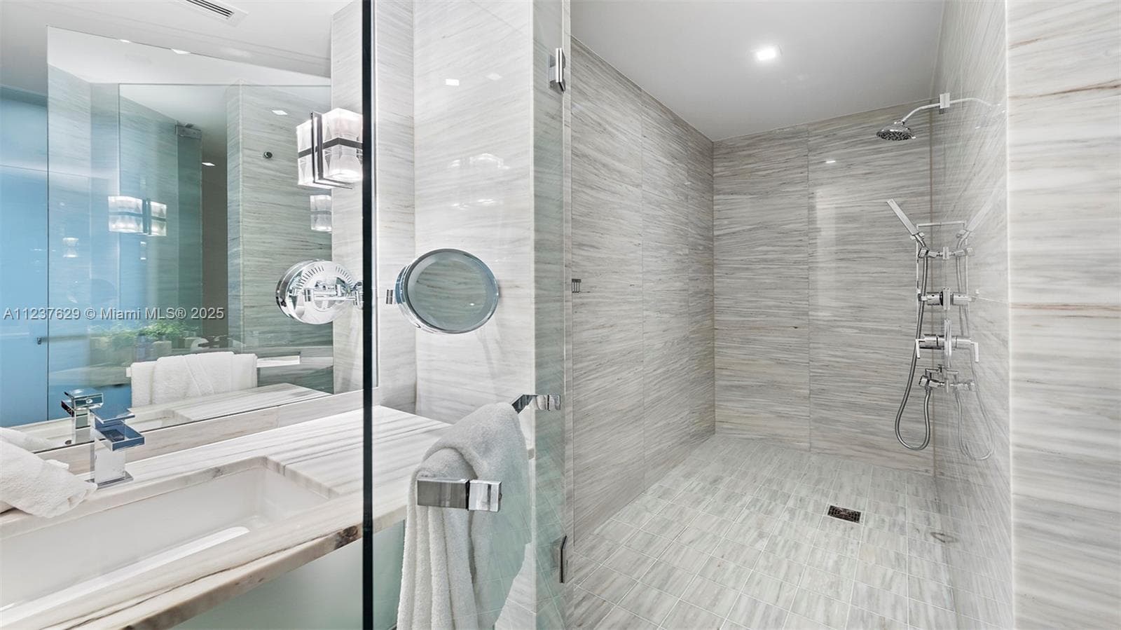 2201 Collins Ave # 804, Miami Beach FL 33139 — 30