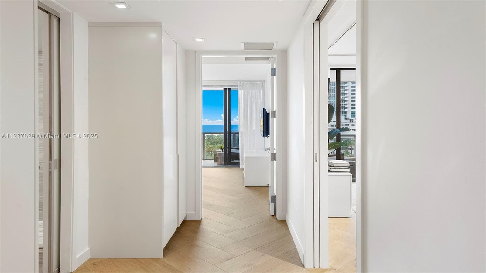 2201 Collins Ave # 804, Miami Beach FL 33139 — 33