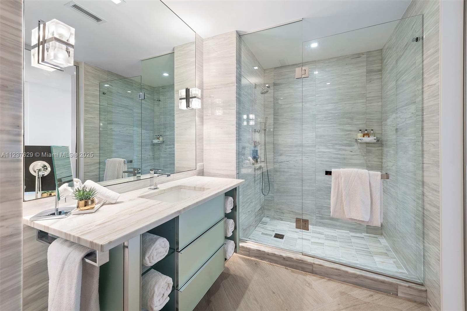 2201 Collins Ave # 804, Miami Beach FL 33139 — 35