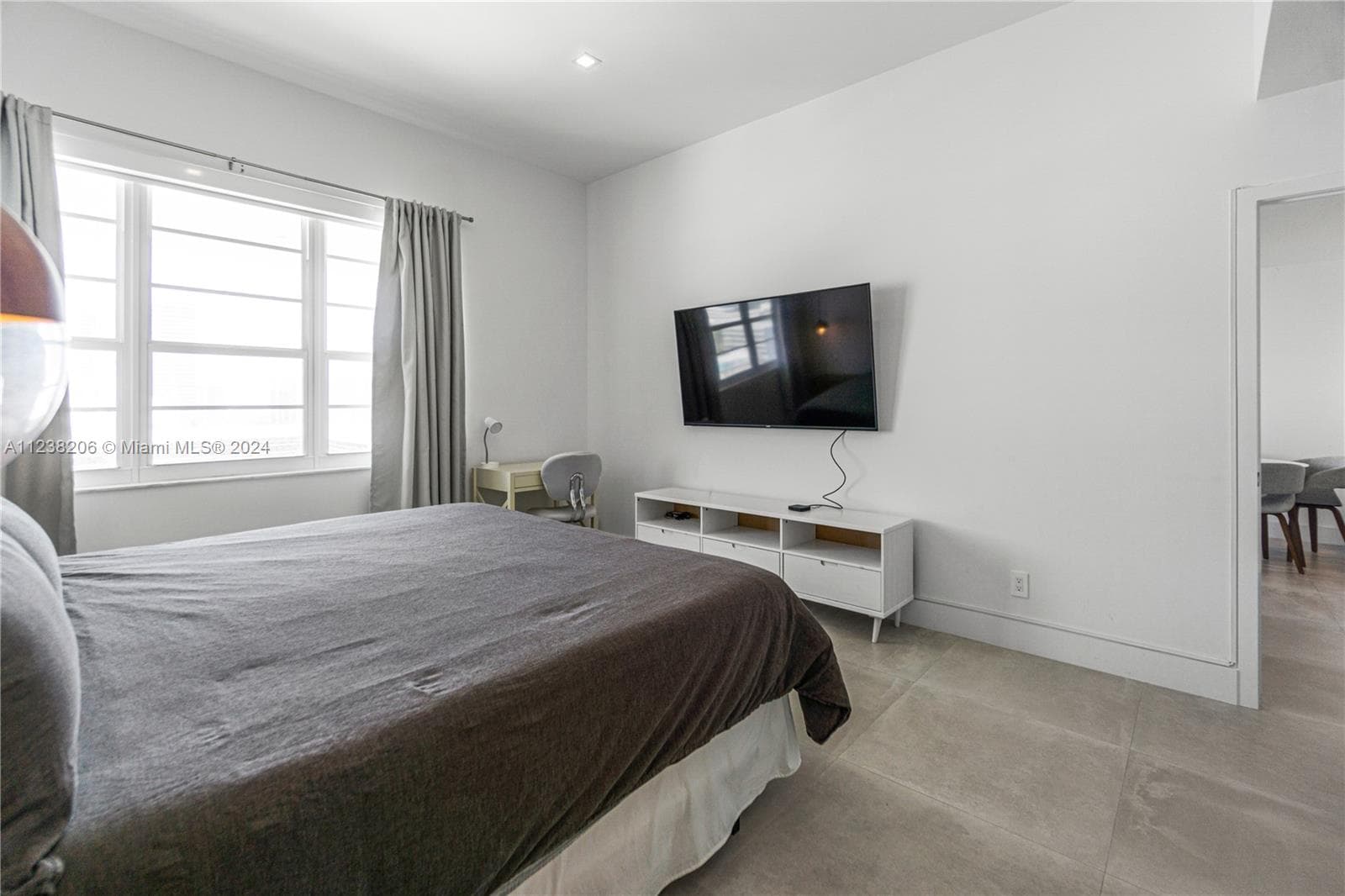 100 Lincoln Rd # 1608, Miami Beach FL 33139 — 17