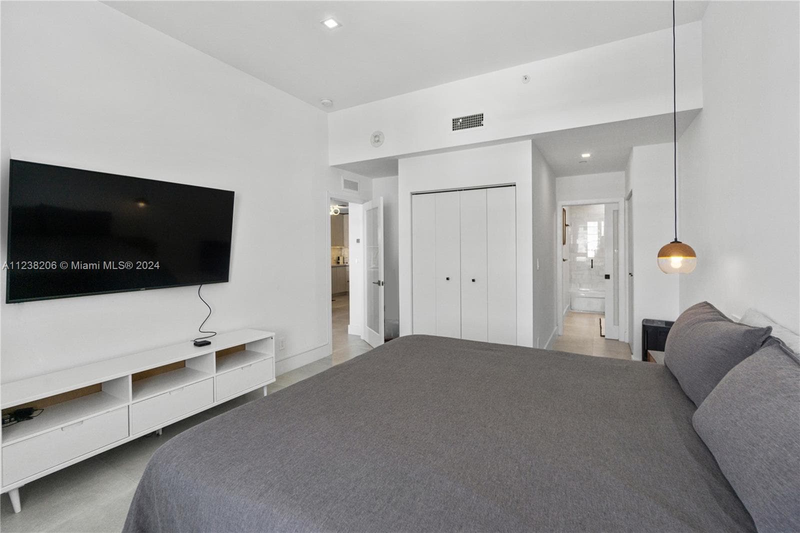 100 Lincoln Rd # 1608, Miami Beach FL 33139 — 16