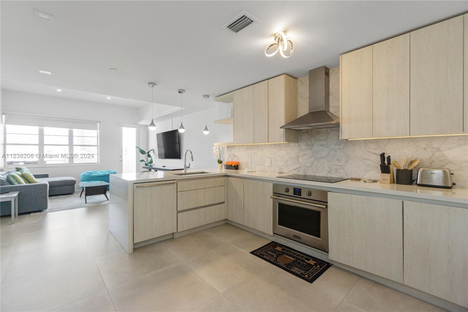 100 Lincoln Rd # 1608, Miami Beach FL 33139 — 7