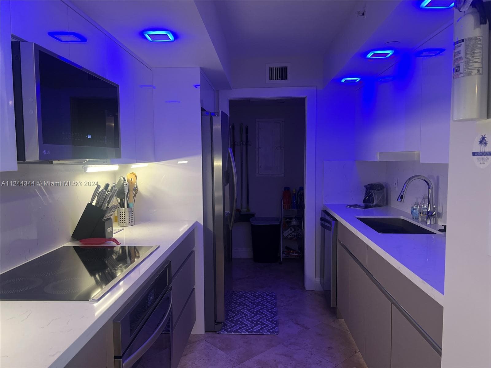 6917 Collins Ave # 809, Miami Beach FL 33141 — 7