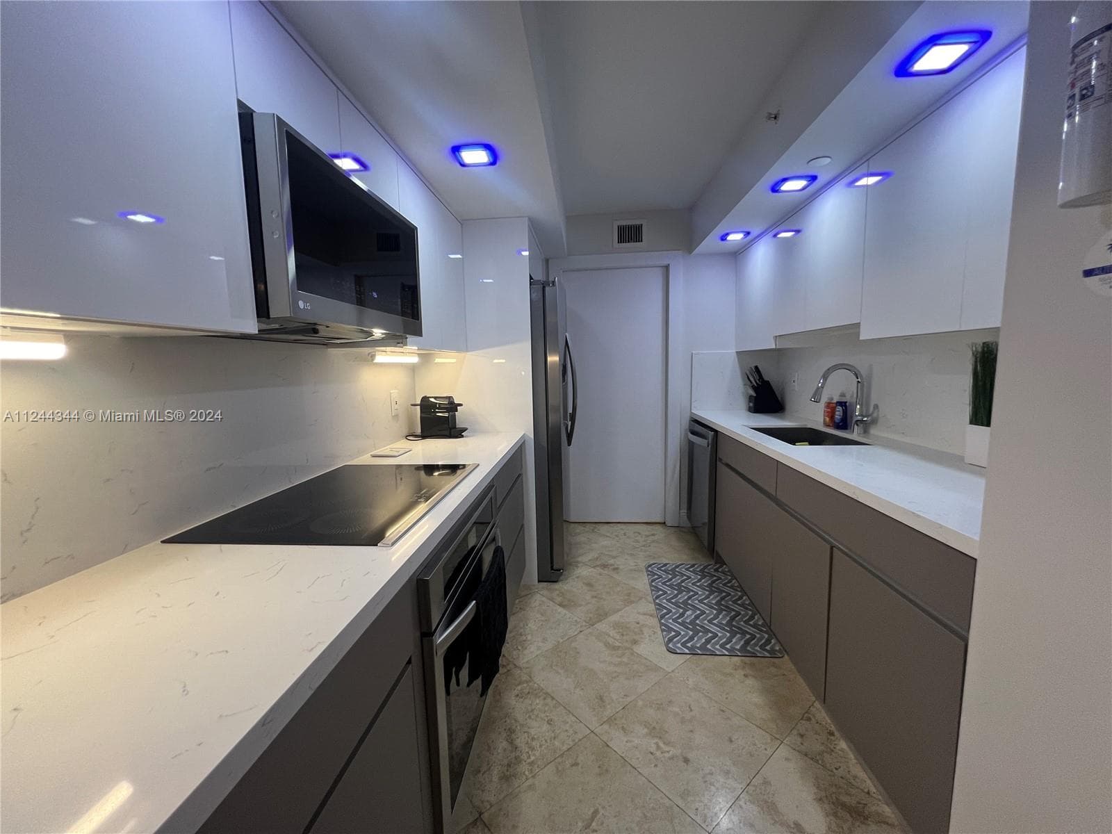 6917 Collins Ave # 809, Miami Beach FL 33141 — 5