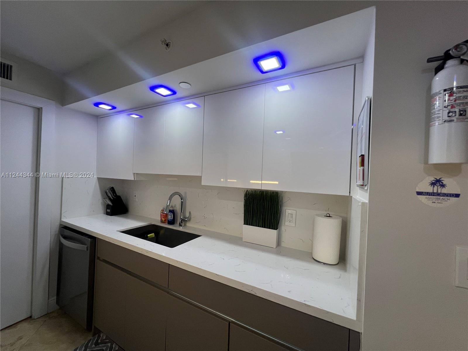 6917 Collins Ave # 809, Miami Beach FL 33141 — 18