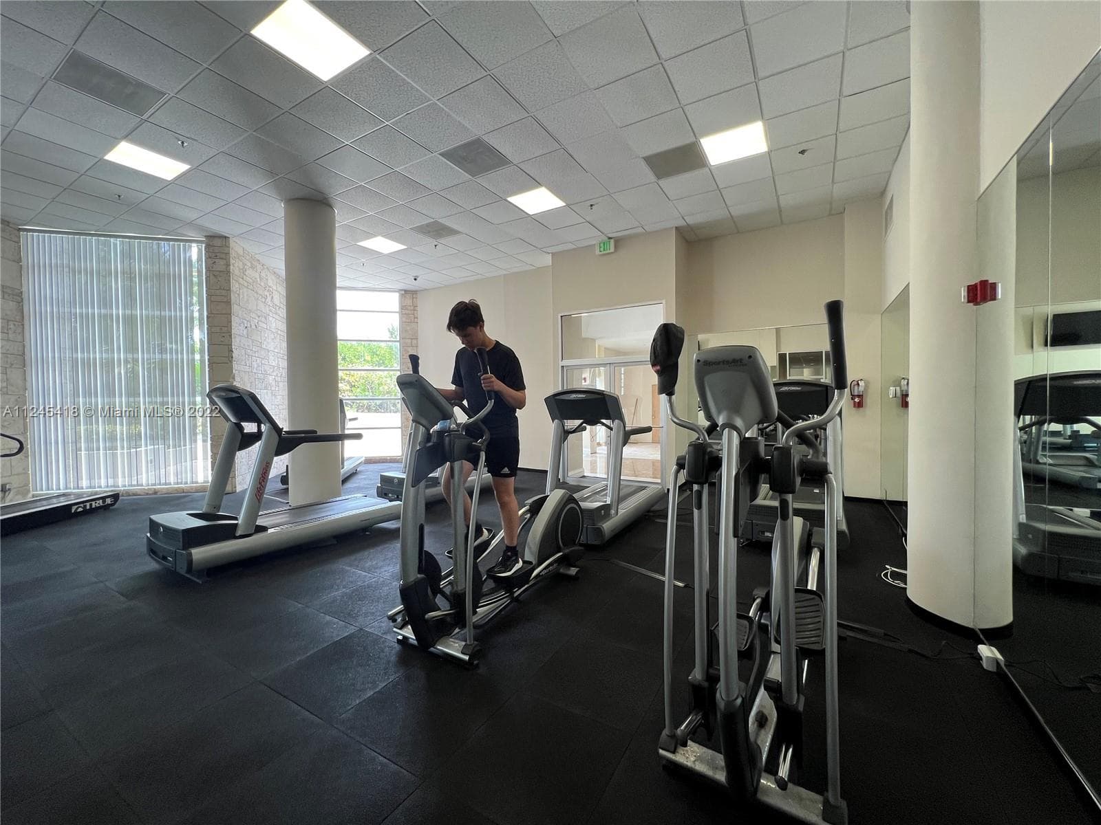 5161 Collins Ave # 309, Miami Beach FL 33140 — 23