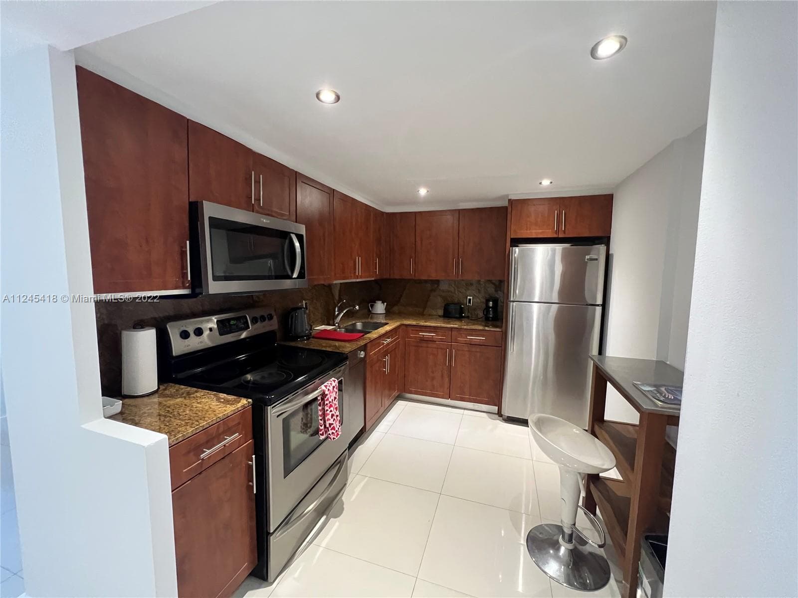 5161 Collins Ave # 309, Miami Beach FL 33140 — 2