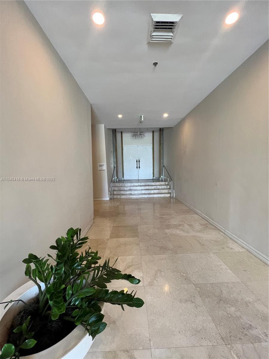 5161 Collins Ave # 309, Miami Beach FL 33140 — 24