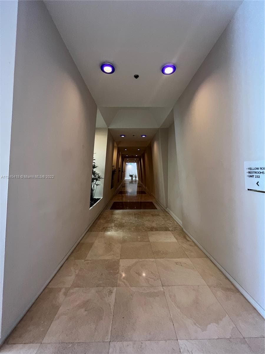 5161 Collins Ave # 309, Miami Beach FL 33140 — 25