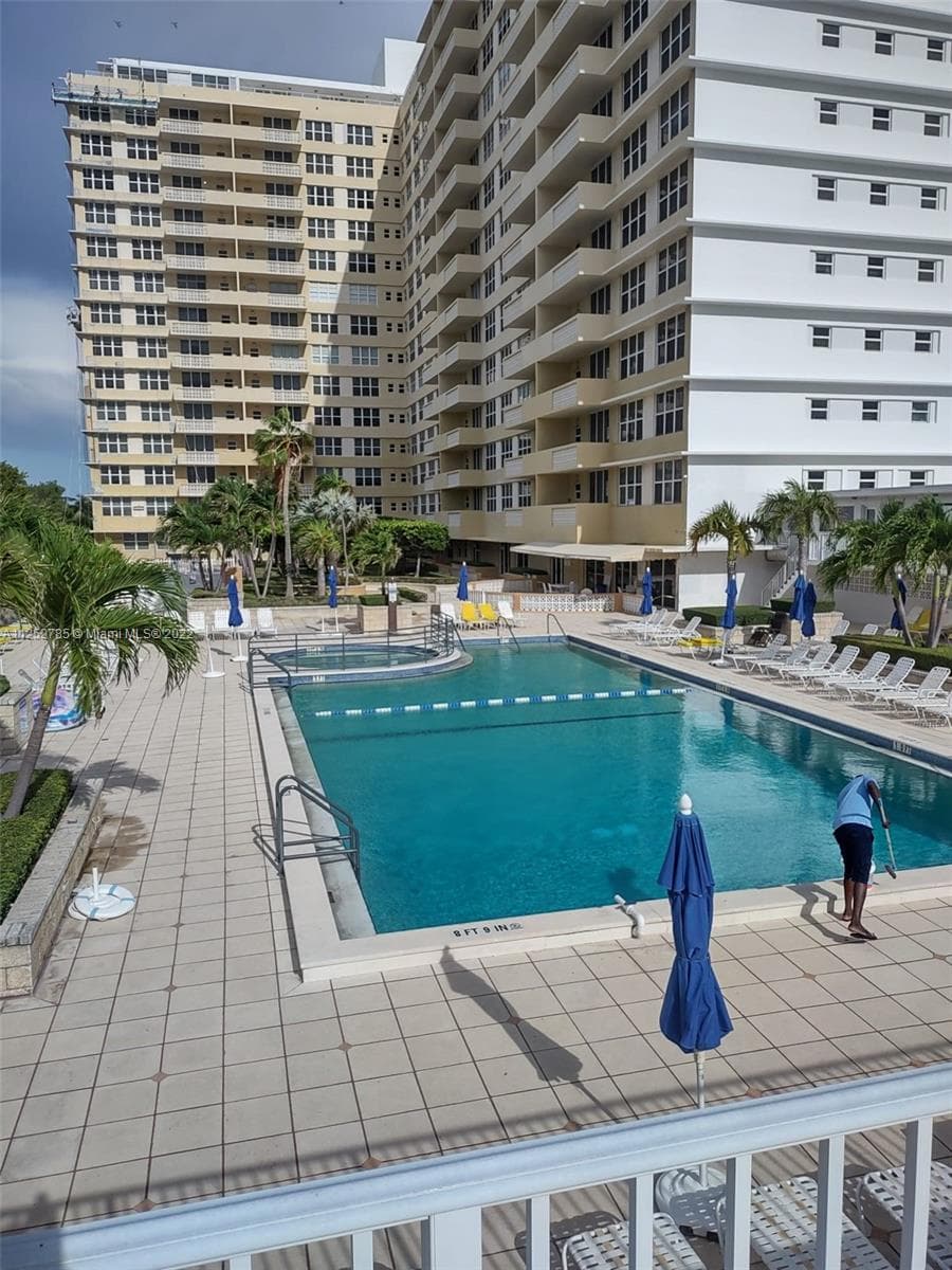 4747 Collins Ave # 107, Miami Beach FL 33140 — 2