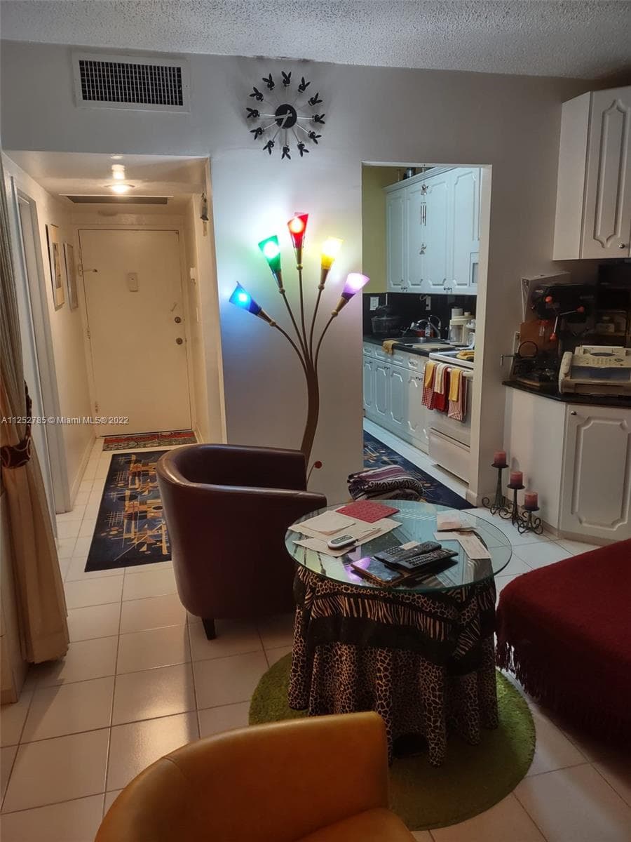 4747 Collins Ave # 107, Miami Beach FL 33140 — 6