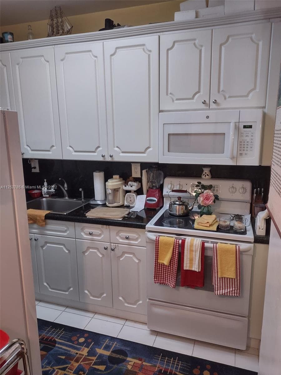 4747 Collins Ave # 107, Miami Beach FL 33140 — 9