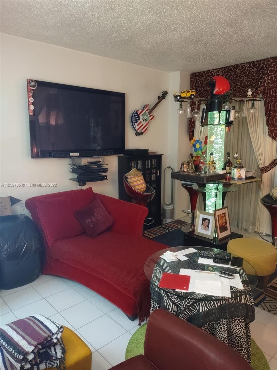 4747 Collins Ave # 107, Miami Beach FL 33140 — 8