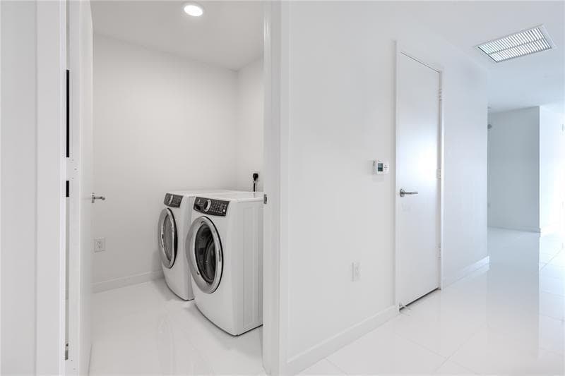 851 NE 1st Avenue # 1912, Miami FL 33132 — 23