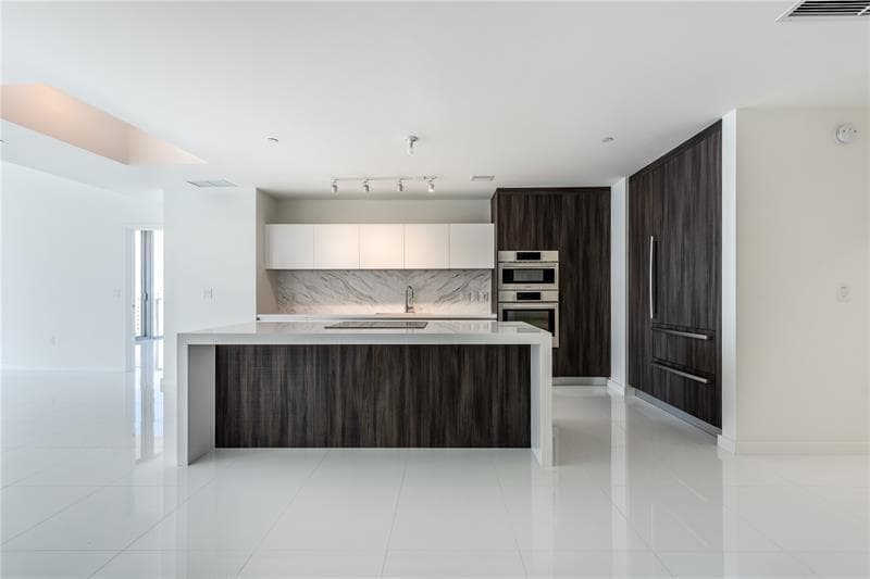 851 NE 1st Avenue # 1912, Miami FL 33132 — 2