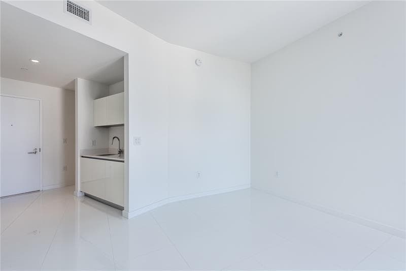 851 NE 1st Avenue # 1912, Miami FL 33132 — 17
