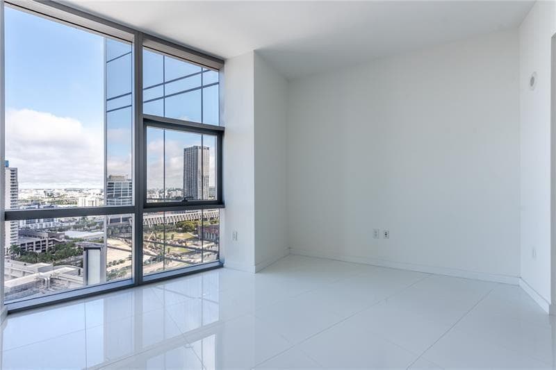 851 NE 1st Avenue # 1912, Miami FL 33132 — 16