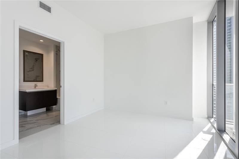 851 NE 1st Avenue # 1912, Miami FL 33132 — 12