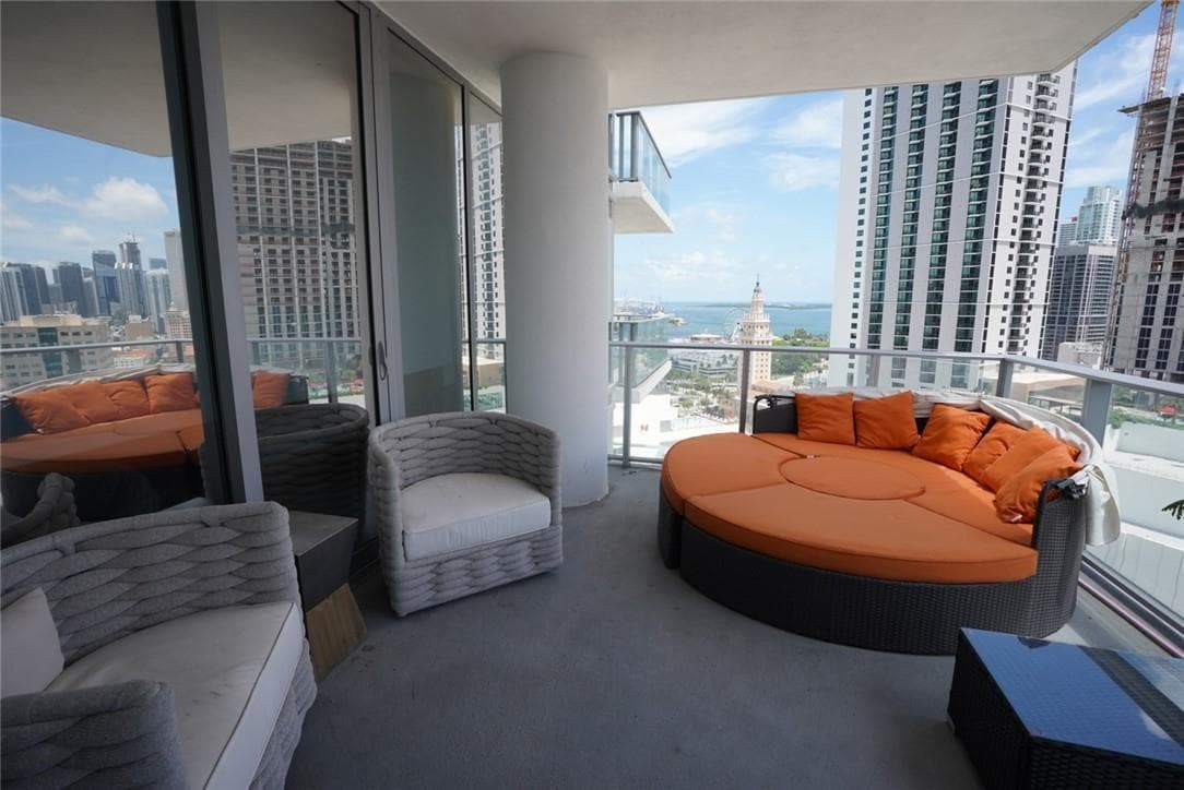 851 NE 1st Avenue # 1912, Miami FL 33132 — 26